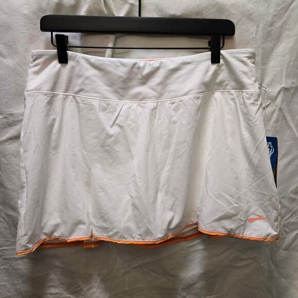Brooks Chaser Skort in white/nectar large - Picture 1 of 13
